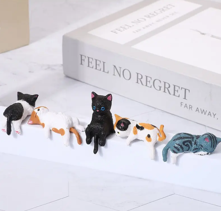 DeskBuddies™ - Cat or Dog Figurines